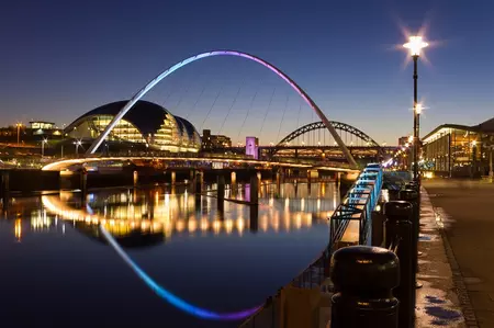 Reference: Gateshead Millenium Bridge, Velká Británie