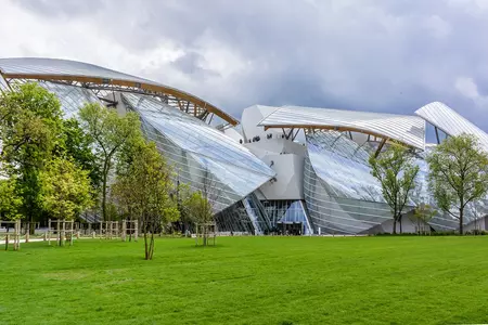 Reference: Nadace Louise Vuittona, Fondation Louis Vuitton, Paříž