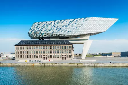 Reference: Sídlo přístavní správy - Port House v Antverpách, Antwerpen Havenhuis, Belgie