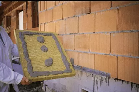 Kontaktní fasáda a minerální vata ISOVER