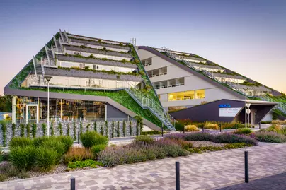 Dock In Two – sídlo Skupiny Saint-Gobain jako důkaz 