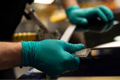 SAINT-GOBAIN SEKURIT UVÁDÍ OTAÉ®, PRVNÍ NÍZKOUHLÍKOVÉ SKLO PRO AUTOMOBILOVÝ A DOPRAVNÍ PRŮMYSL