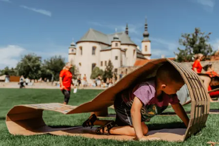 Den s Adfors! Přijďte si užít skvělý den plný radosti, her a zábavy pro celou rodinu!