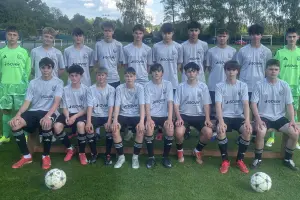 Isover podpořil mladé fotbalisty novými dresy
