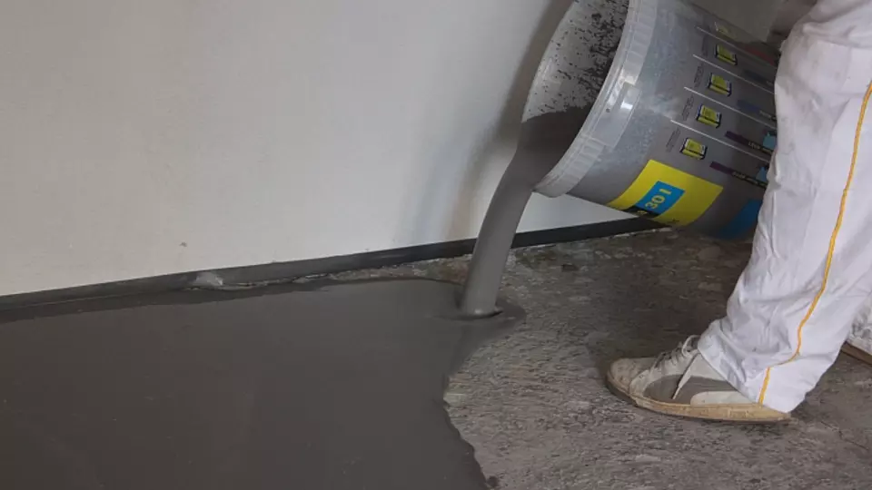 Potřebujete dokonale rovný podklad? Weber doporučuje samonivelační hmoty