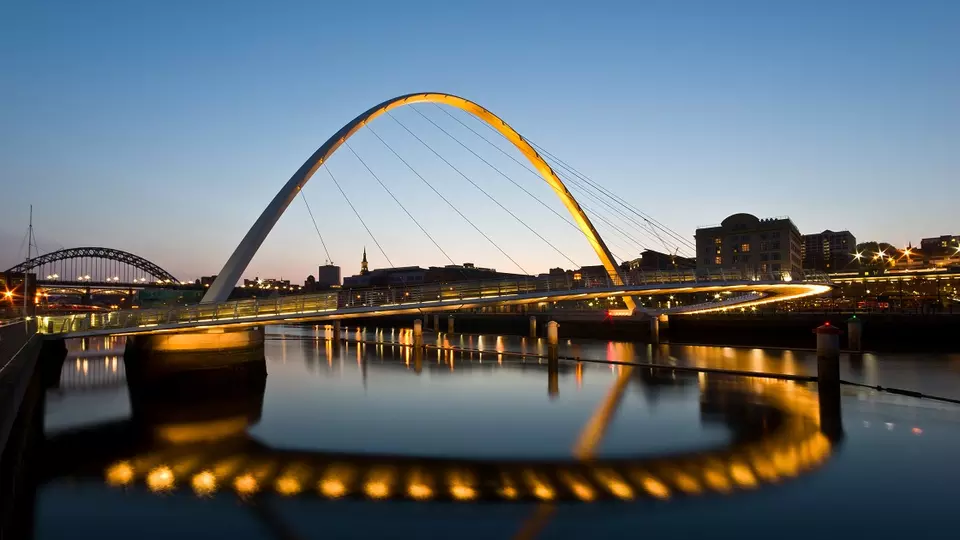 Reference: Gateshead Millenium Bridge, Velká Británie Reference: Gateshead Millenium Bridge, Velká Británie
