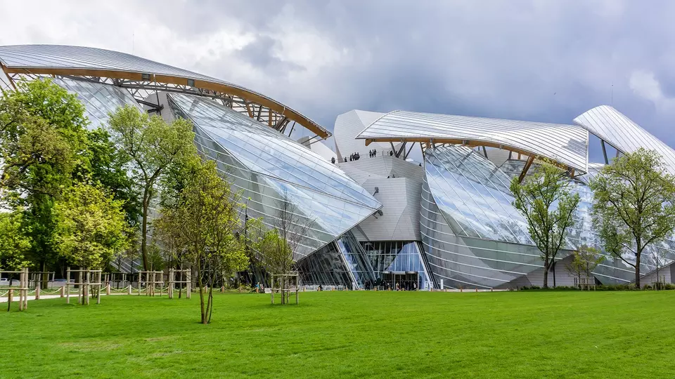 Reference: Nadace Louise Vuittona, Fondation Louis Vuitton, Paříž