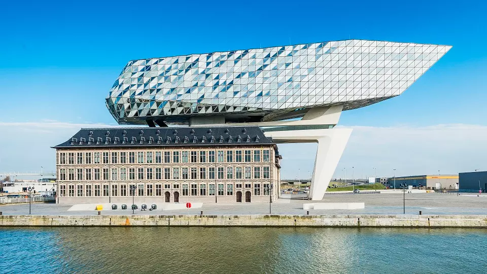 Reference: Sídlo přístavní správy - Port House v Antverpách, Antwerpen Havenhuis, Belgie