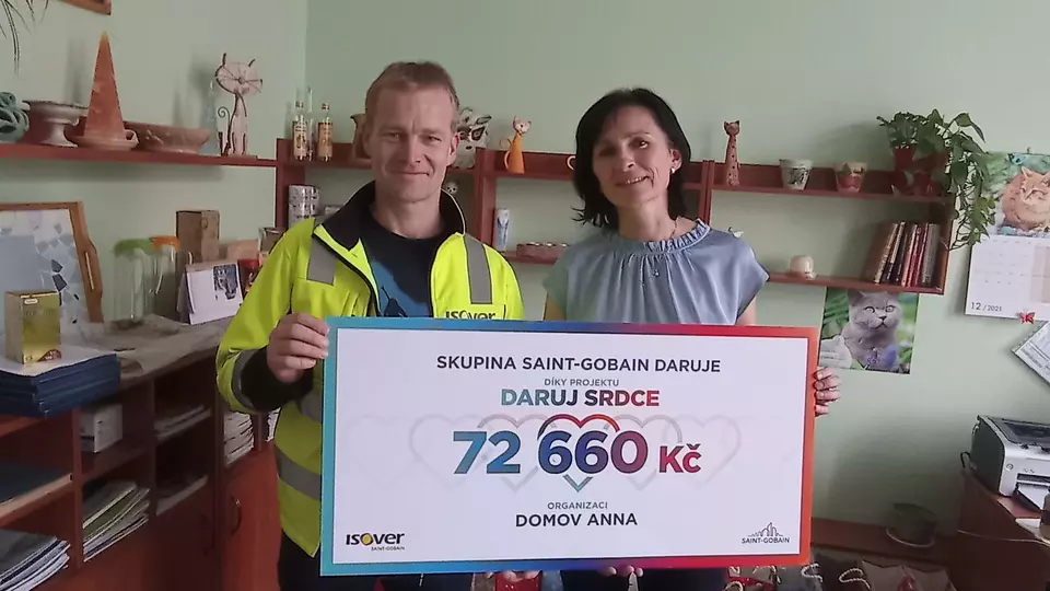 Daruj srdce - předání šeku - domov Anina