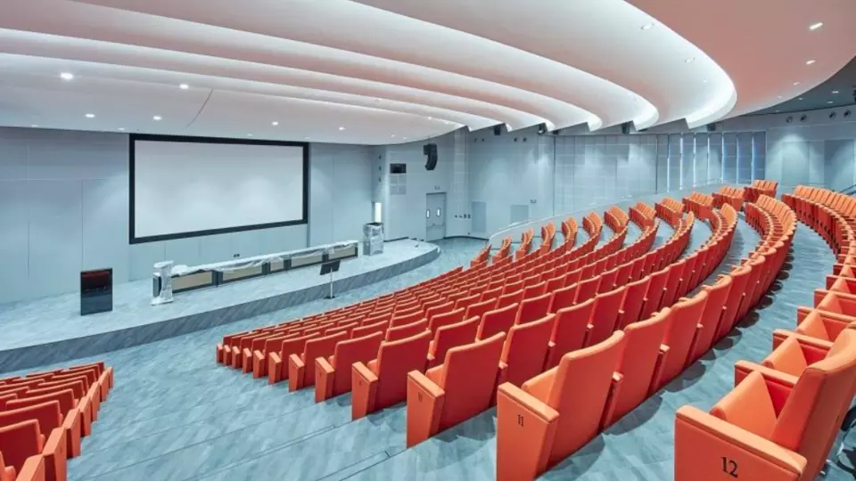 Aula akademického centra univerzita Tomáše Bati - pohled zhora