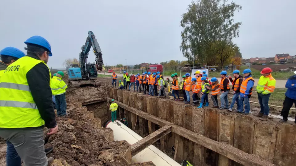 PAM – ukázka montáže potrubí DN 1400
