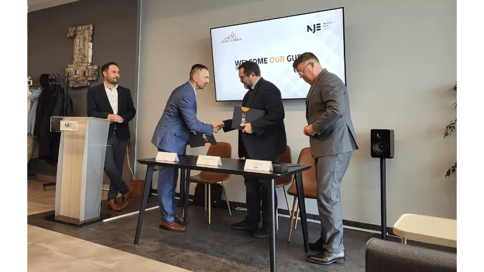 Saint-Gobain Abrasives navazuje strategickou spolupráci s Neumann János University v Kecskemétu