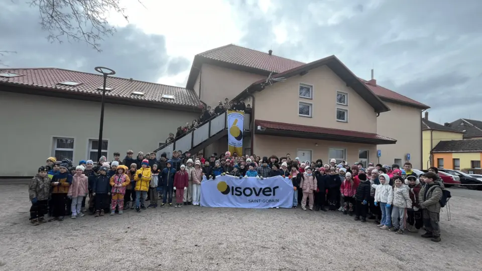 Častolovice jsou opět čistší: Isover a místní škola se zapojili do akce „Ukliďme Česko“
